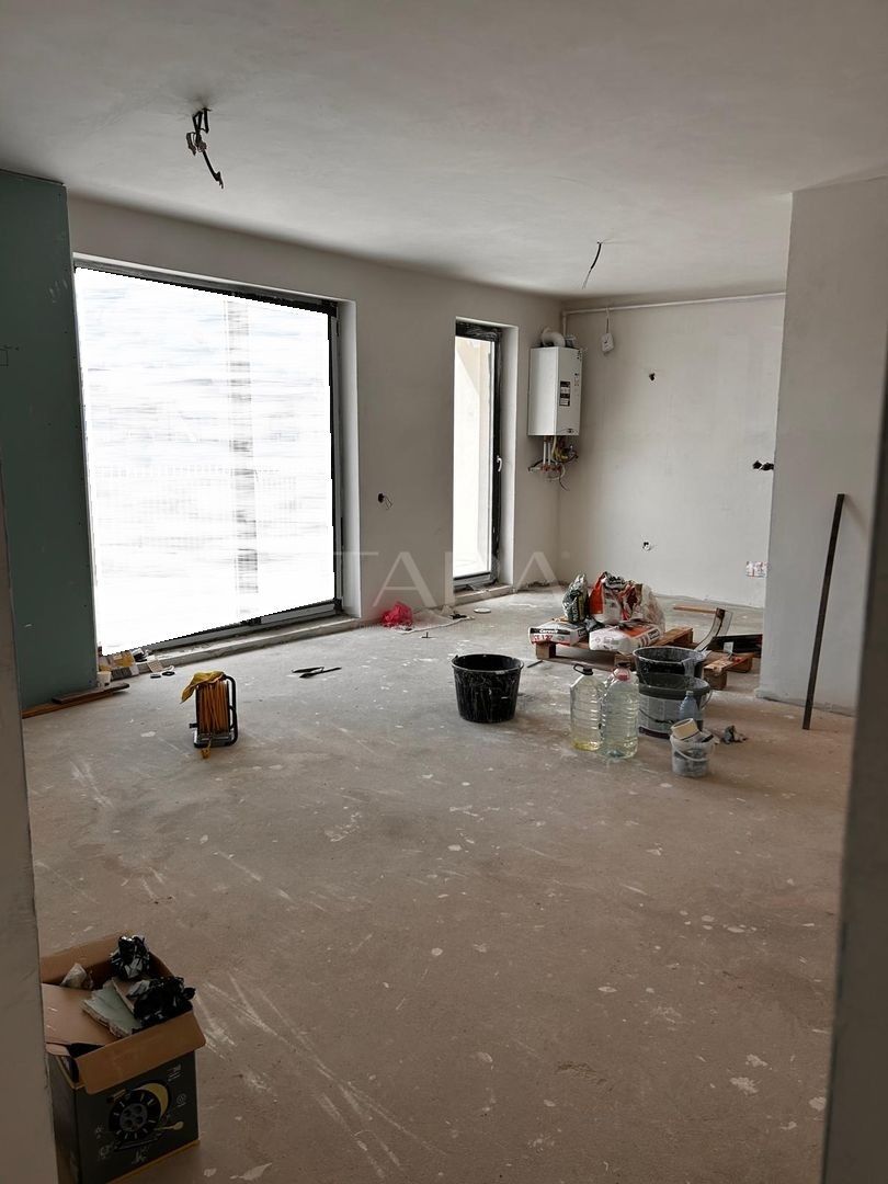 Apartament tip penthouse in Floresti - Poză 4