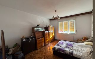 Investiție cu potențial: 2 apartamente + mansardă – Comison 0 - Poză 8