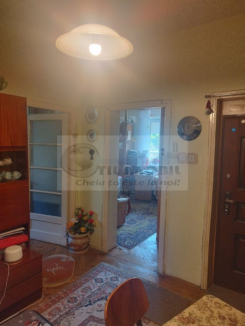 Ap 2 camere, 62 mp, central, etaj 1/2 ,loc de parcare - 190.000 € neg - Poză 1