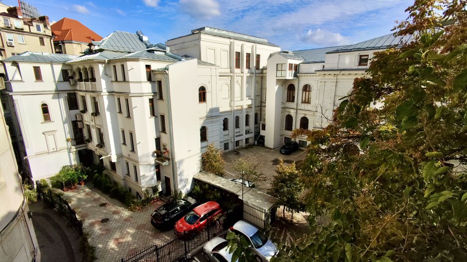 Piata Unirii Fantani Vila  500 mp utili curte 204 mp - Poză 3