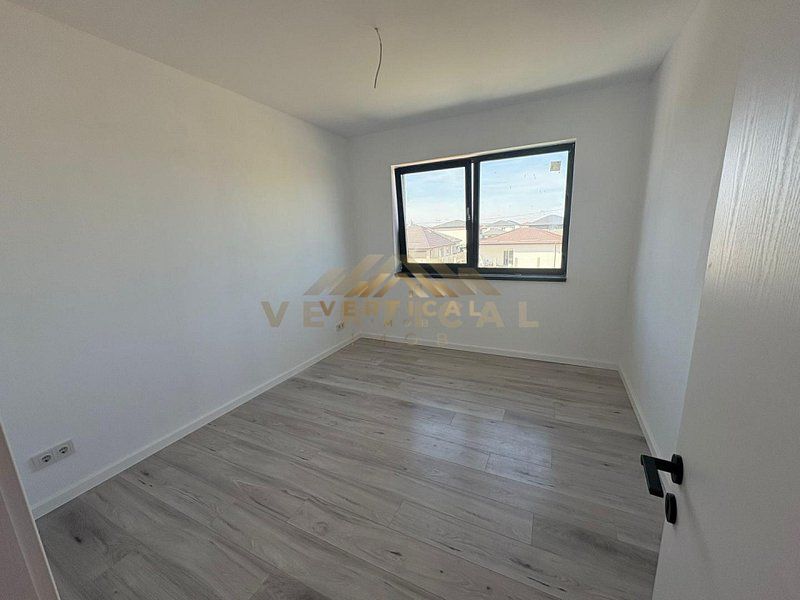 Vila la intrare in comuna Berceni - Poză 11