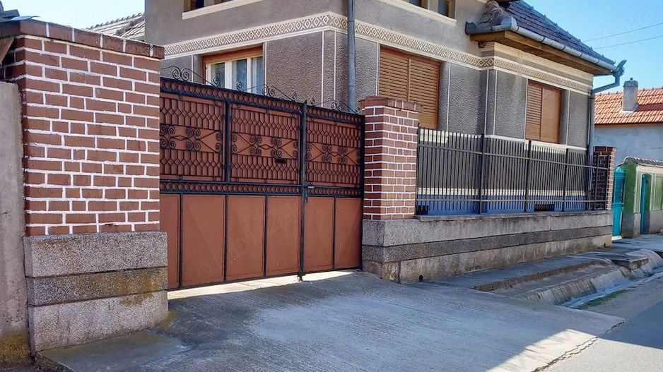 Casă de vânzare în Cut, județul Alba - Poză 1
