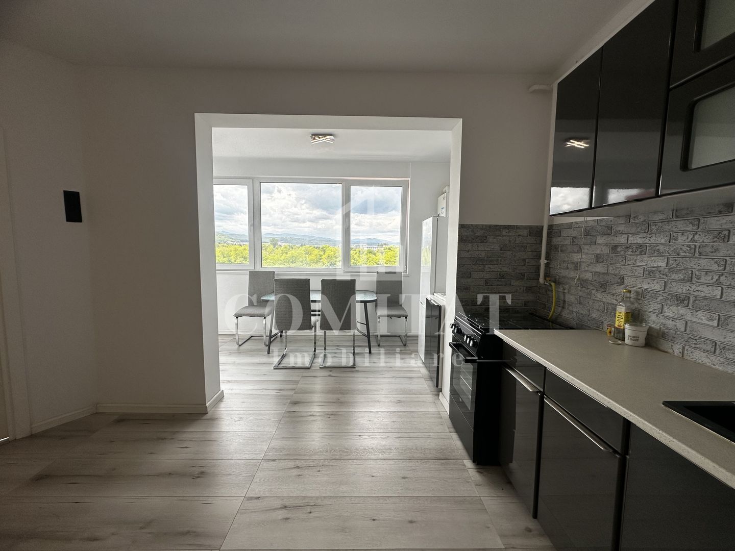 Apartament la etaj intermediar | 3 camere | Zona Bmw - Poză 4