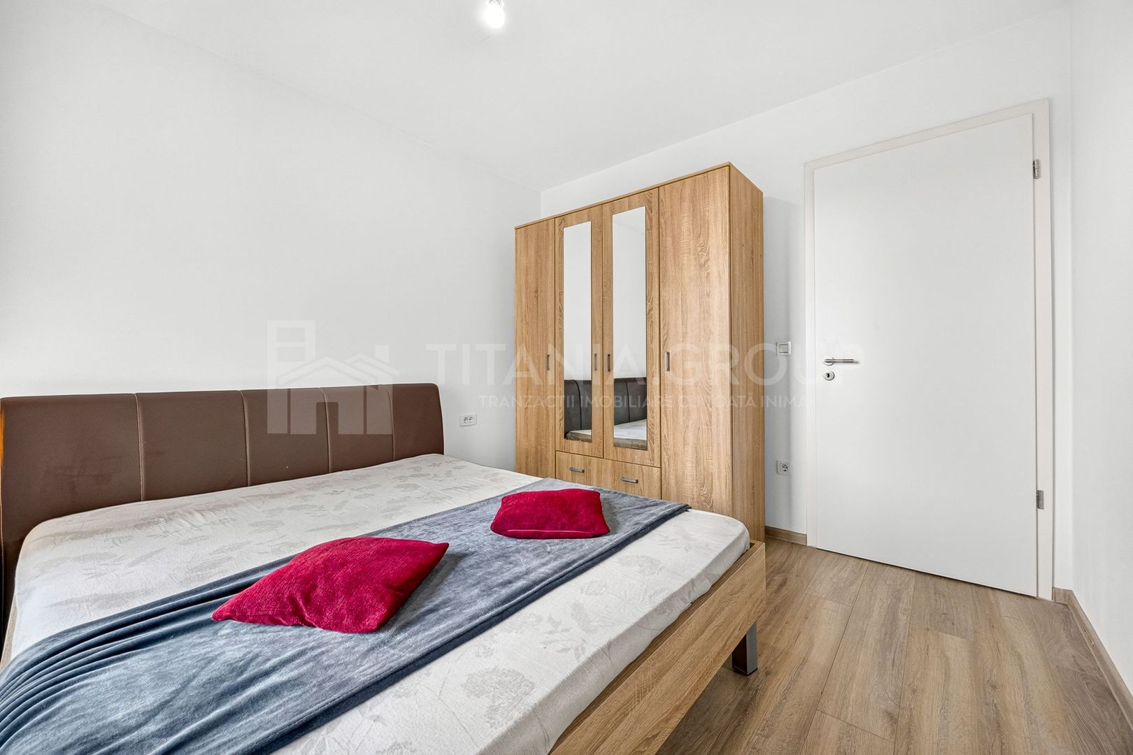 Studio modern | Kasper Coresi | Parcare & boxă - Poză 12