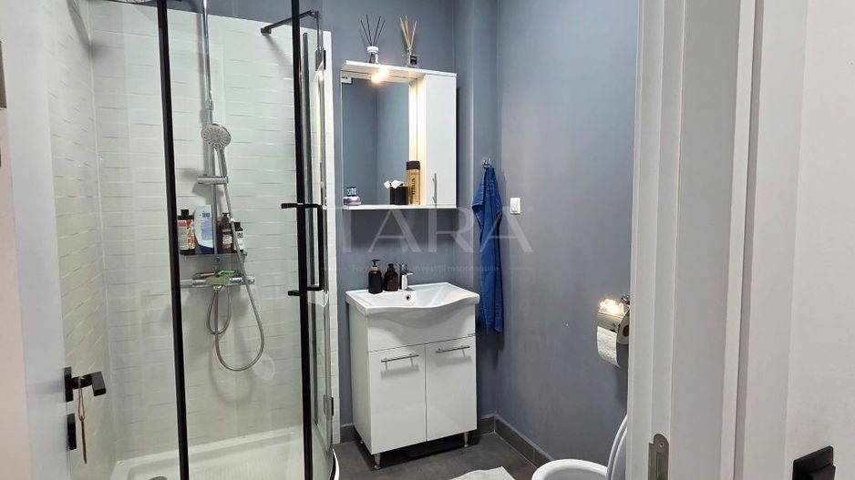 Apartament modern cu 3 camere, balcon generos și parcare subterană. - Poză 5