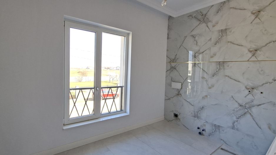 Duplex spatios cu garaj si pereti dublii - Poză 18