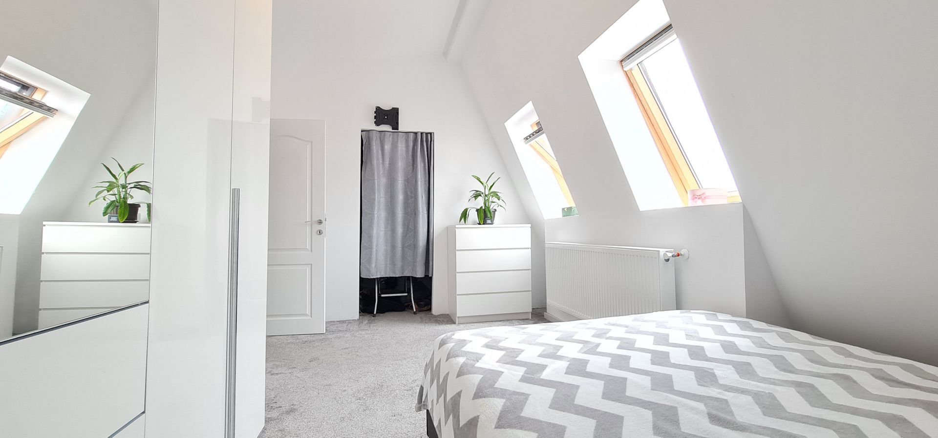 Casa 4 camere finalizata mobilata utilata cartier Izvor Tarlungeni - Poză 12