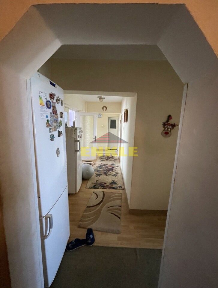 De vânzare apartament cu 4 camere decomandat, zona Stadion - Poză 2