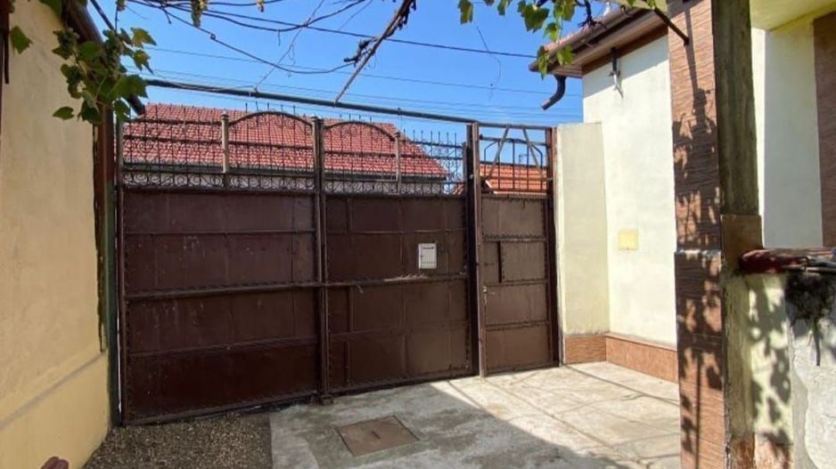 Casa renovabila/demolabila, singur in curte. 59.900E. Comision 0. - Poză 1