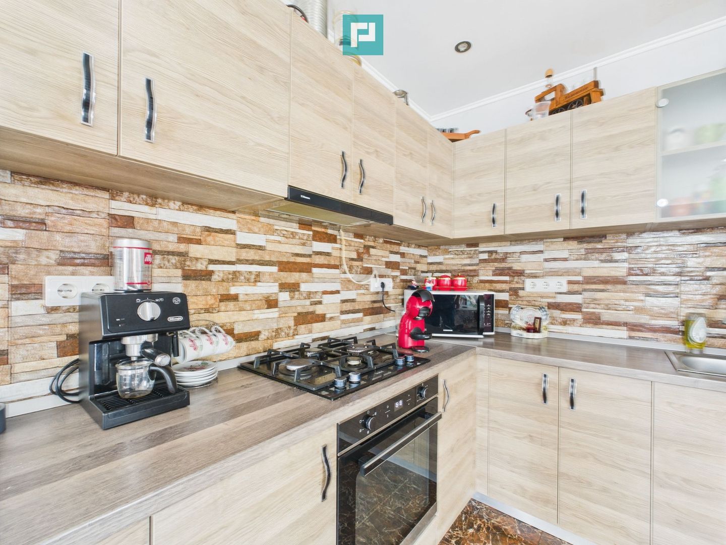 Casă spațioasă cu grădină în Topolovățu Mare - Poză 5