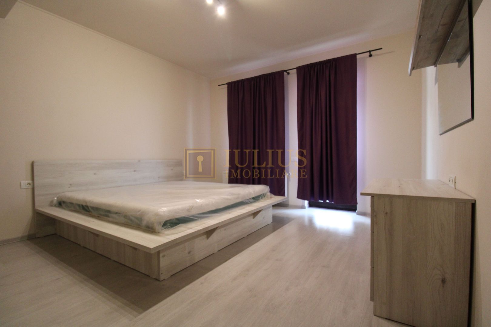 Casa Giroc, 4 camere, 2 bai, curte interioara. - Poză 18