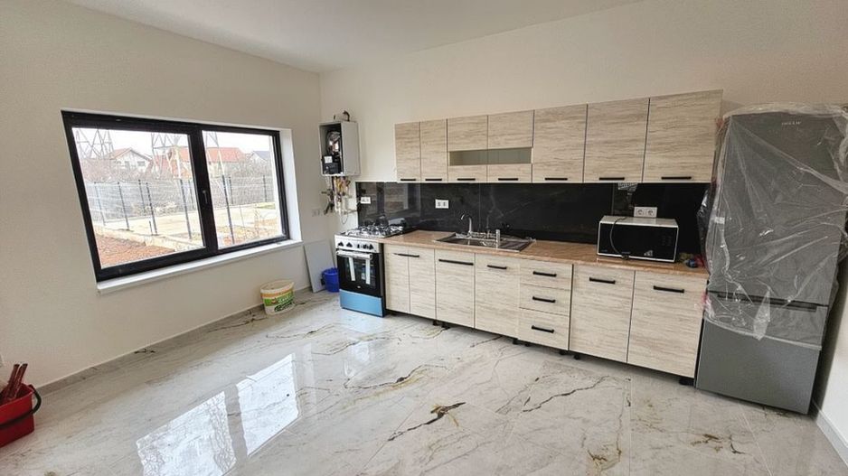 Casa individuala cu 3 camere, 600 mp teren, Kaufland- Cetate - Poză 3