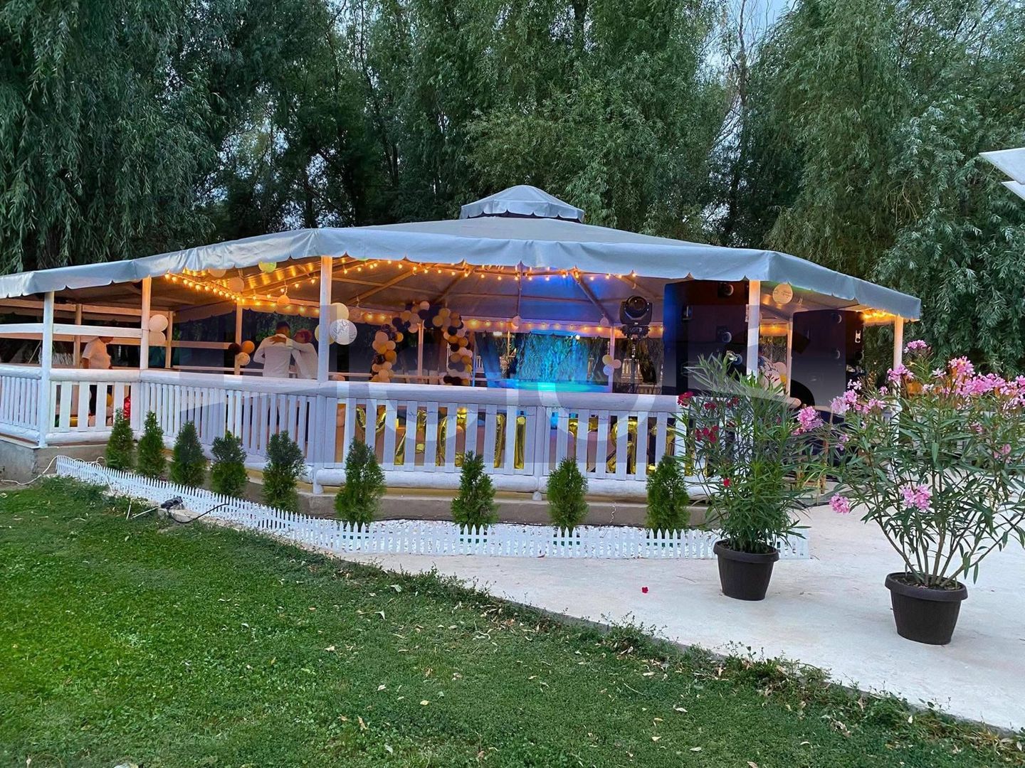 DOMENIU SPECTACULOS DE 25.000 MP | 4 IAZURI |  LIVADA | SPATIU PENTRU EVENIMENTE - Poză 14