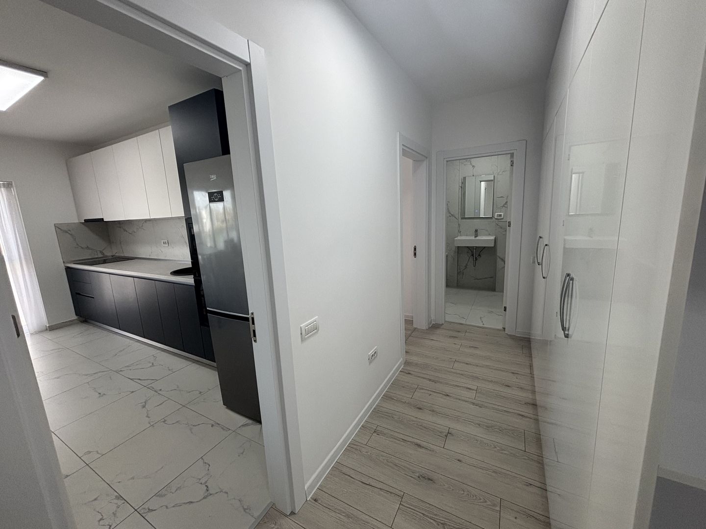 Chirie 2 Camere GranVia Lake View - Terasă cu vedere la Lac - Poză 7