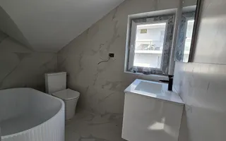 Vila finalizata, curte libera 185 mp,  loc de parcare, zona case - Poză 15