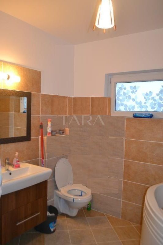 Apartament cu 3 camere de vânzare în zona Campului - Poză 5