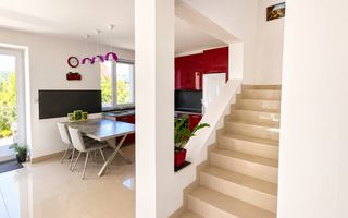 Casa tip duplex cu 4 camere de inchiriat in cartierul Europa - Poză 5