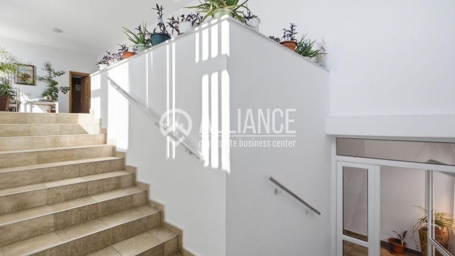 FALEZA NORD cladire multifunctionala 4600 mp cu acces din Bdul Mamaia! - Poză 8