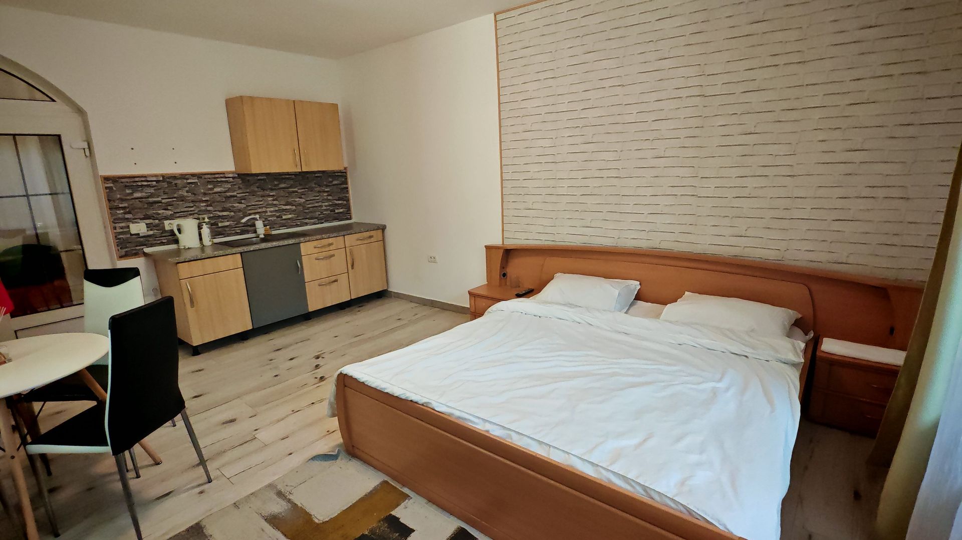 Studio situat in casa,mobilat, ASTRA 420 euro cu UTILITATI INCLUSE - Poză 1