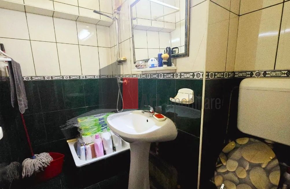 Apartament de vanzare 4 camere transformat in 3 camere Dristor -Ramnicu Sarat - Poză 7