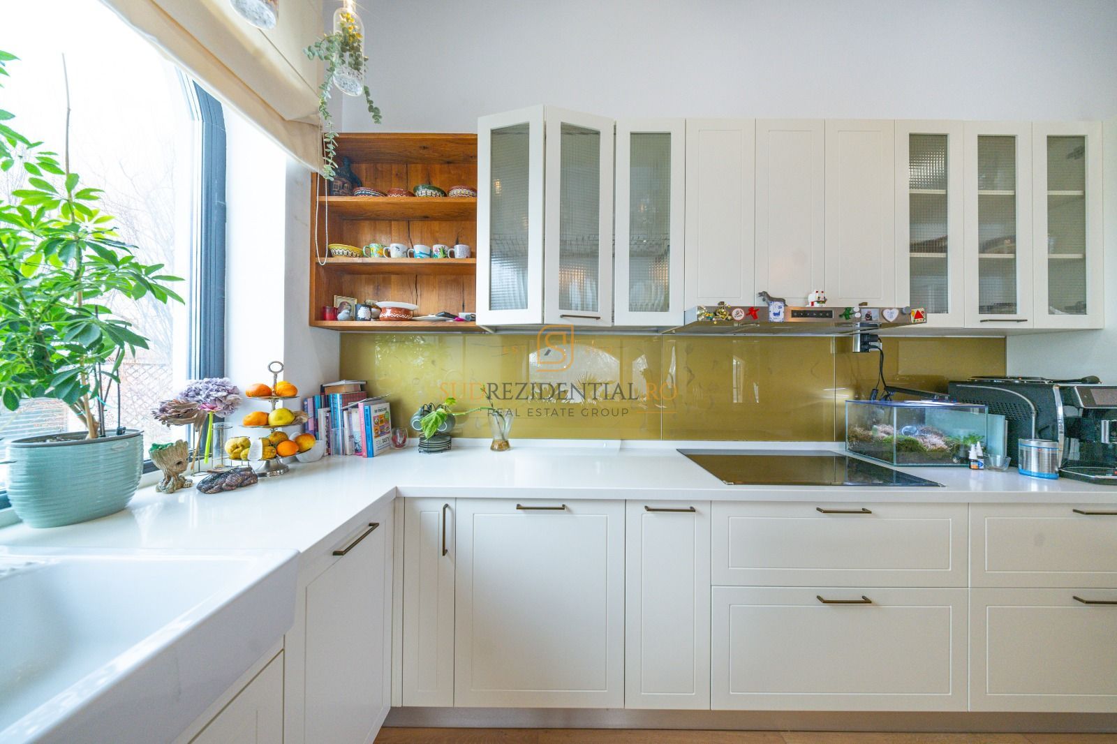 Resedinta spectaculoasa  – Vila exclusivista deschidere directa la lac - Poză 9