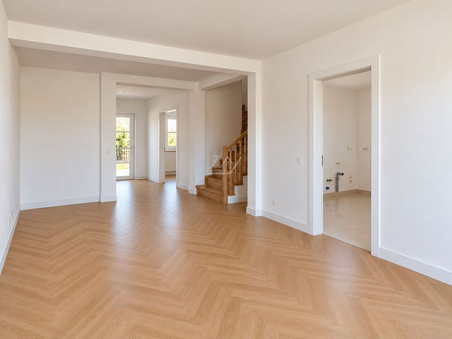 Despartit prin camera tehnica. 5 camere, 3 bai. Dotari premium. - Poză 2