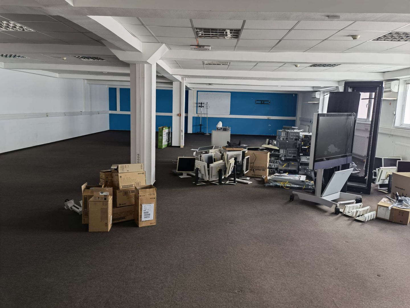 Spatii birouri/servicii - Poză 37