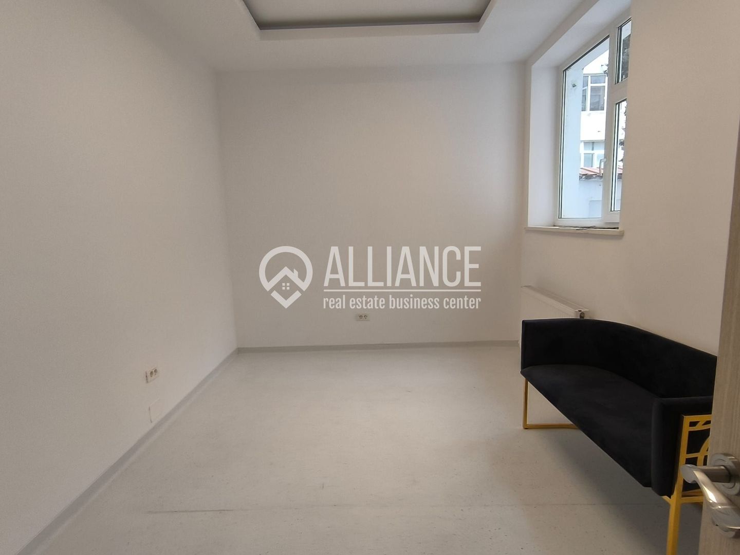 CAPITOL - Bdul Mamaia parter de vila stradal! - Poză 15