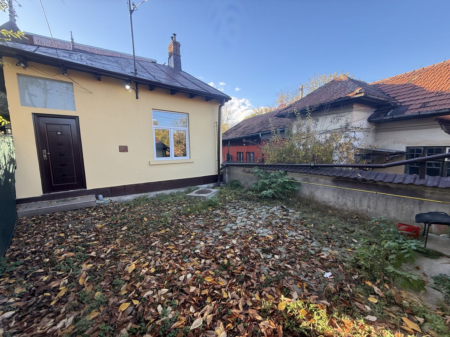 2 corpuri de Casă renovate + teren 125 mp Campina - Poză 29