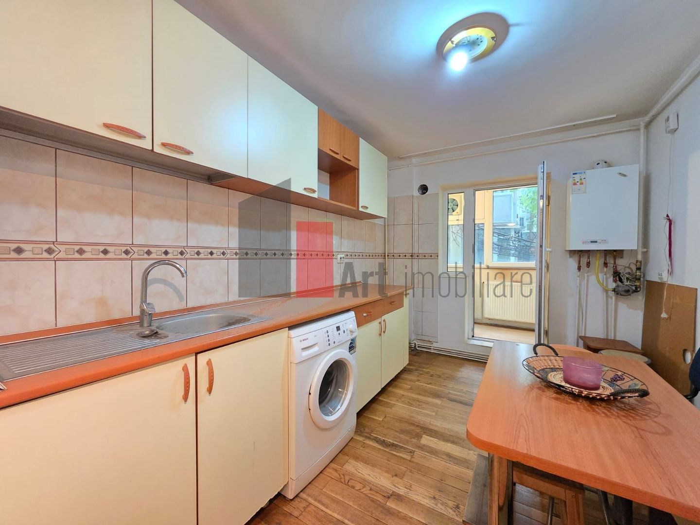 Apartament spațios cu 4 camere Crangasi - Poză 6