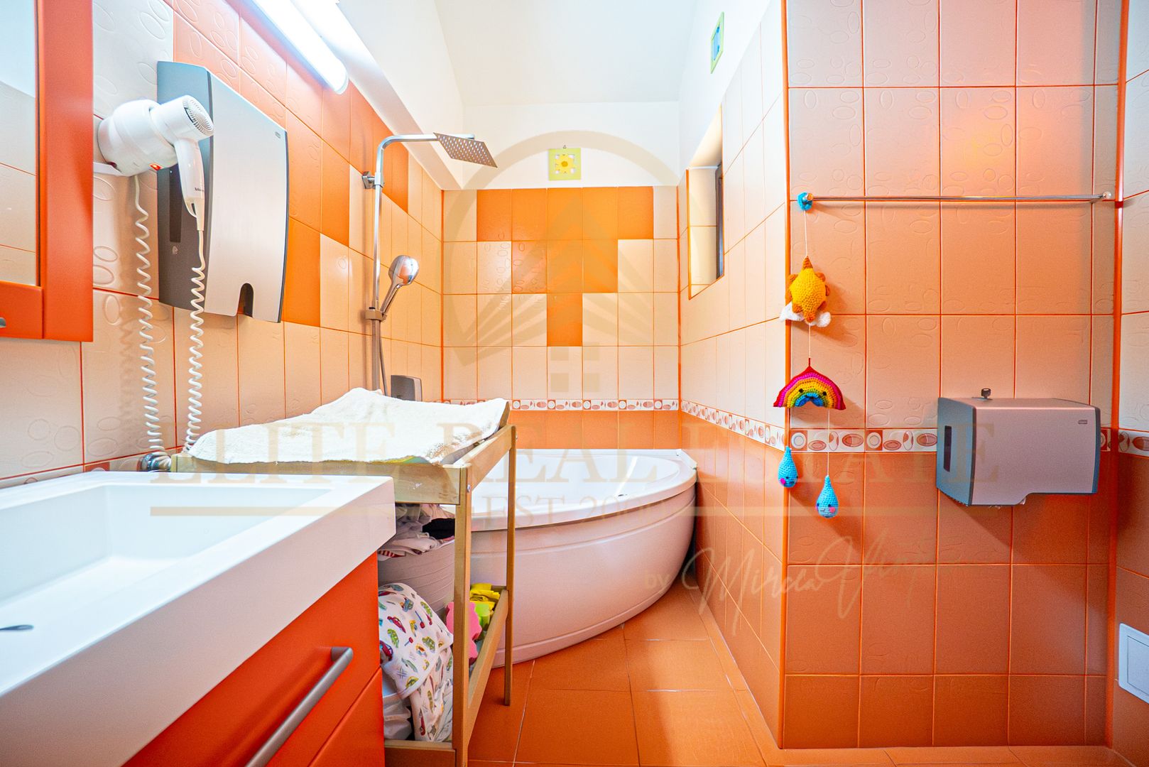 Casa De Vanzare in Palazu Mare - Teren de 455 mp cu Piscina si Garaj - Poză 25