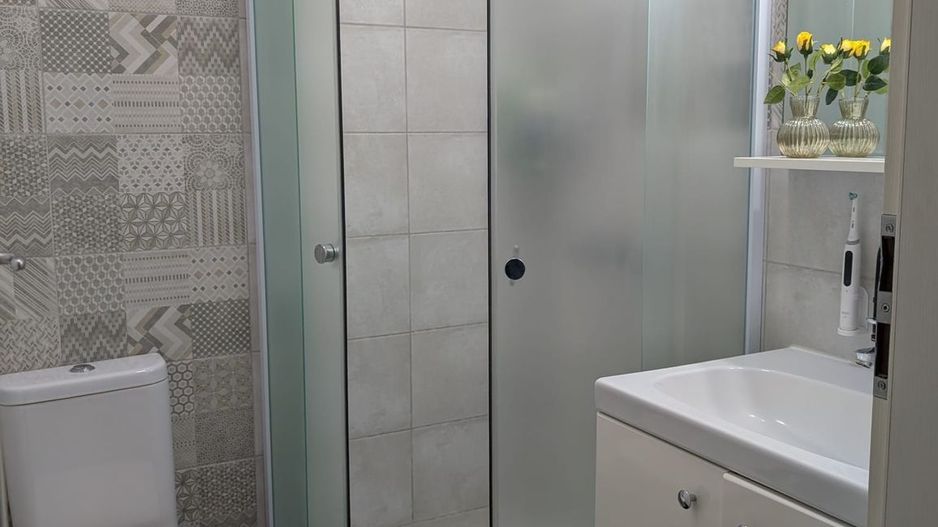 Vând apartament 3 camere, mobilat și utilat cu loc de parcare inclusă - Poză 16