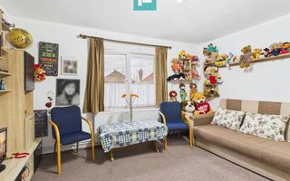 Casă cu 4 camere în Curtici pentru investiții - Poză 12