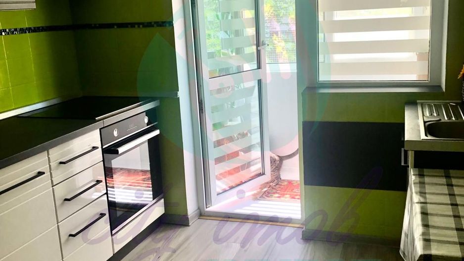 Apartament cu 3 camere renovat si cu parcare - Poză 7