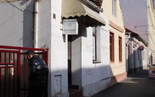 Super ofertă garsoniera cu gradina ultracentral - Poză 1