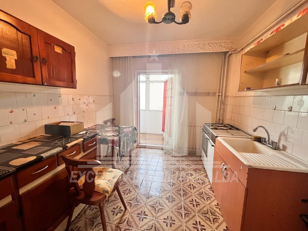 Apartament cu 3 camere decomandate, Cetate - Poză 5