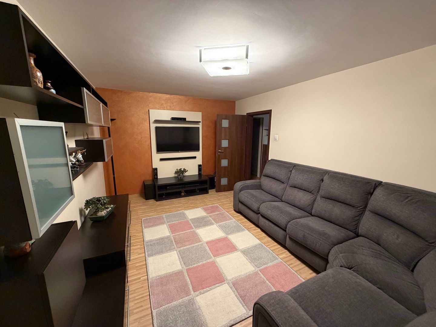 Inchiriere apartament 3 camere Drumul Taberei - Poză 1