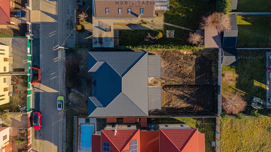 Duplex nou deosebit - despartit prin camera tehnica | Curte amenajata - Poză 13