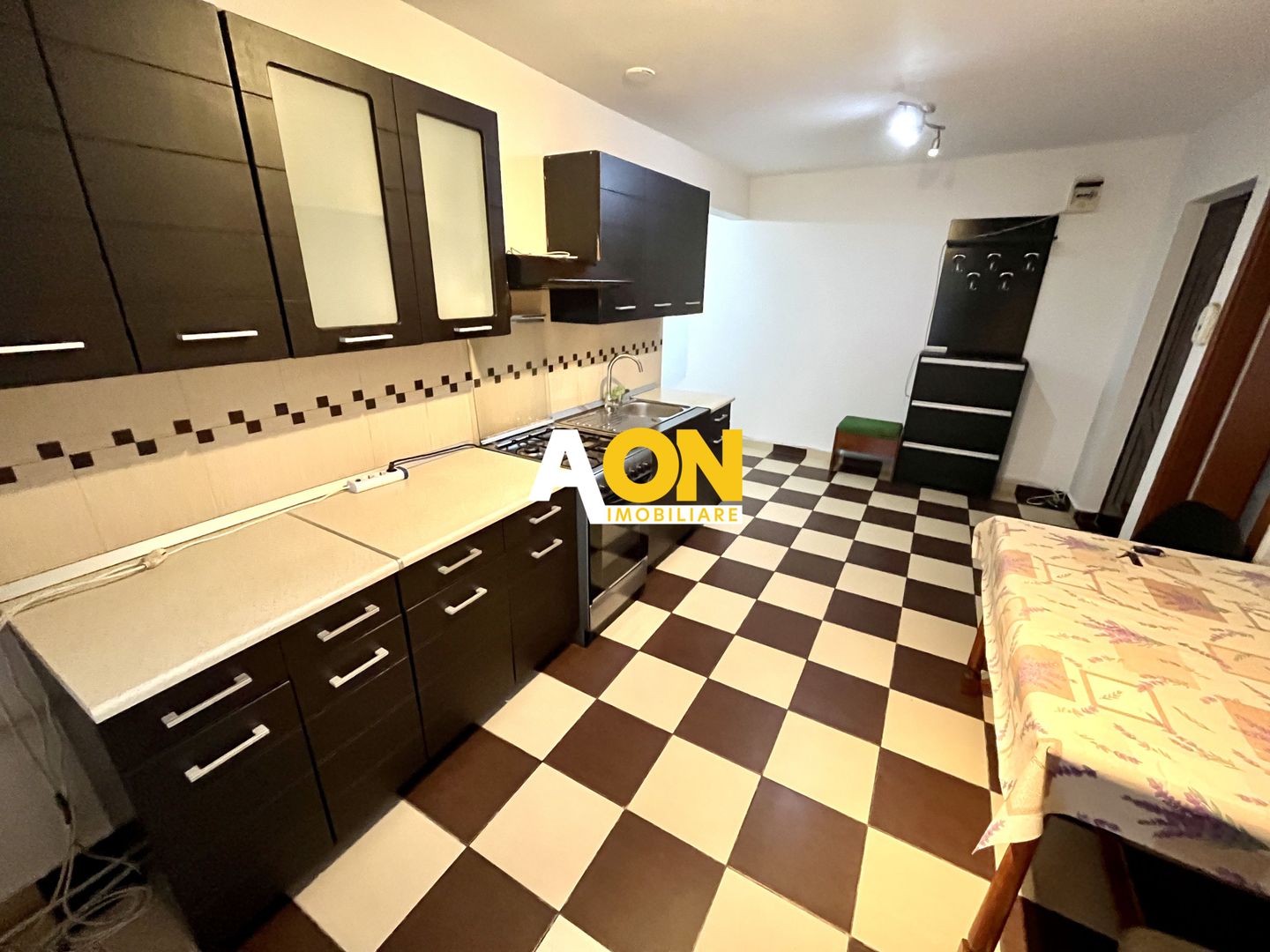 Apartament cu 3 Camere, Decomandat, Zona Tolstoi - Poză 2