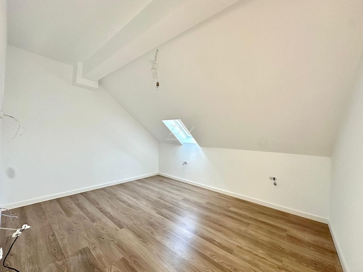 Bloc finalizat. Finisaje superioare. Loc de parcare. - Poză 9