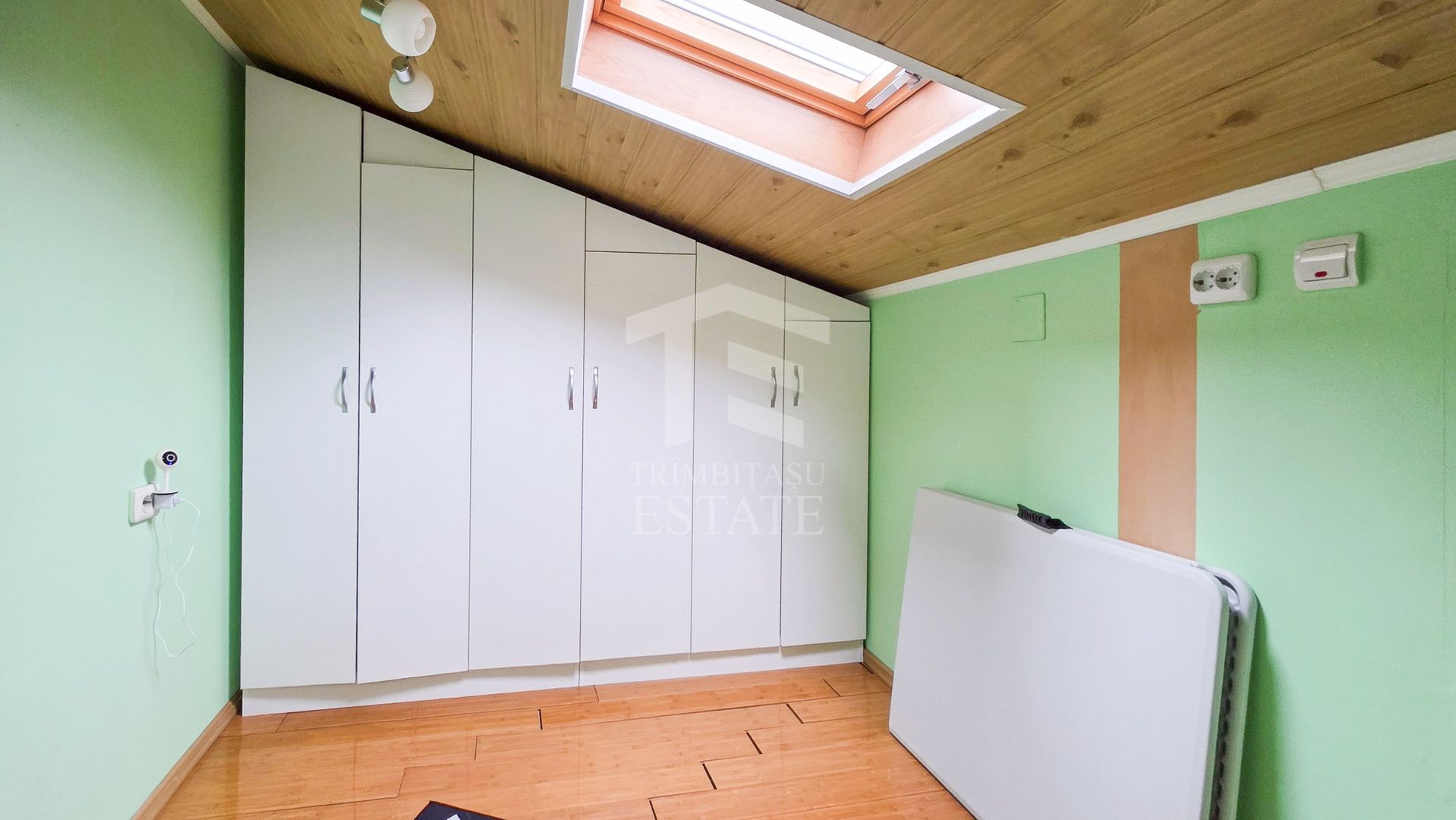Casă de vânzare 2 camere  Mansarda + Pivnița - Belvedere - Poză 4