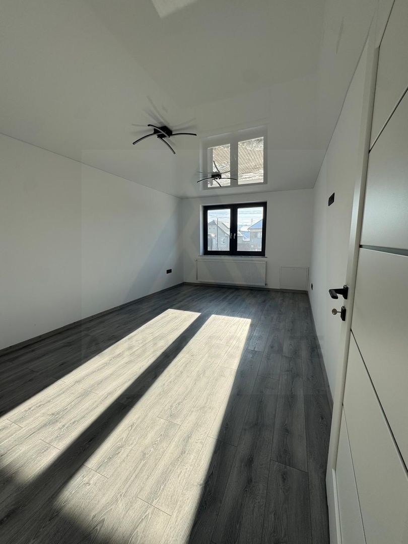 Casa moderna constructie noua 195 mp utili si 100 mp curte Sura Mare - Poză 11