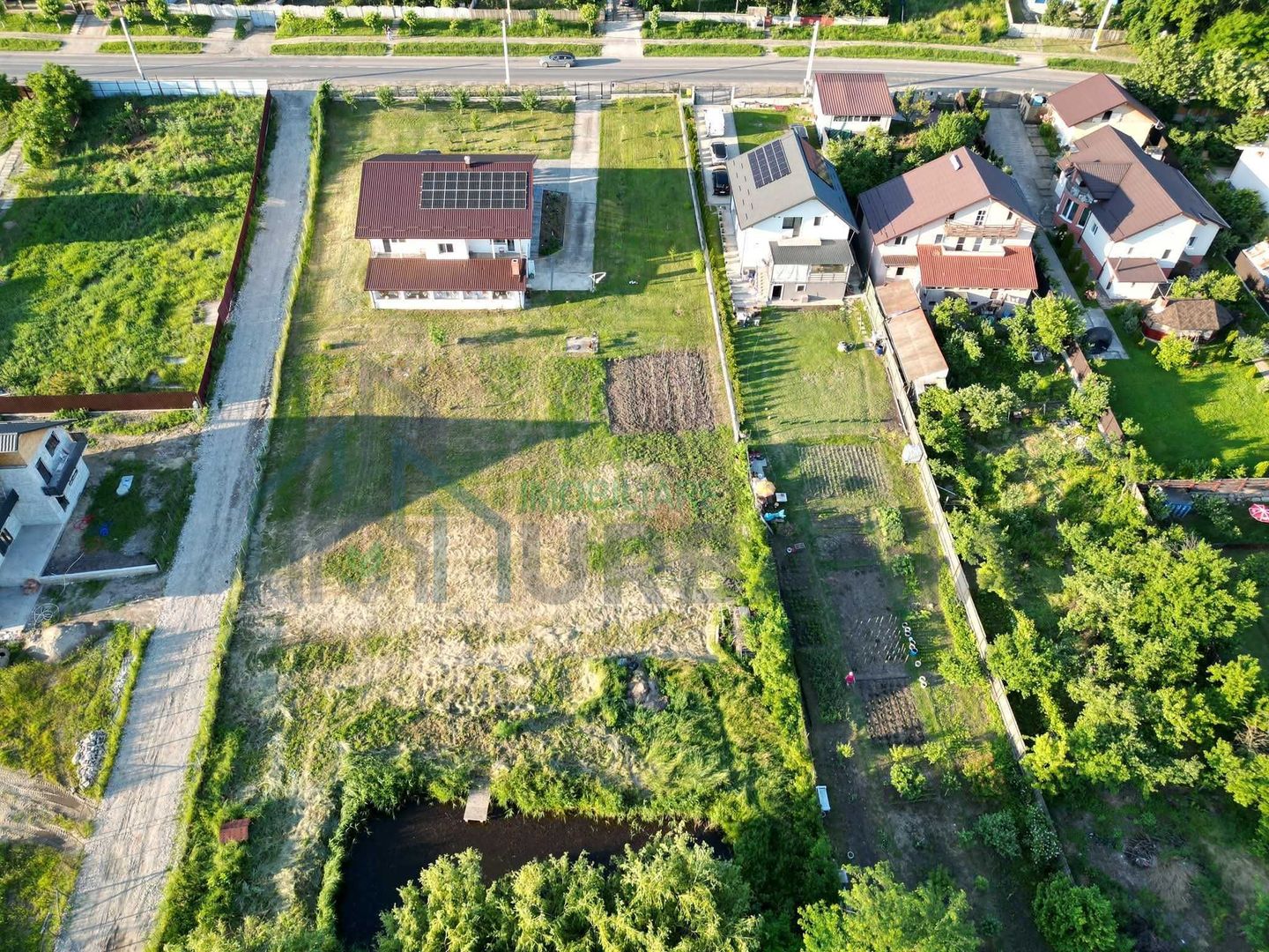 Teren intravilan Chicerea – Tomesti, acces direct DN28, 2.100 mp, toate utilitatile - Poză 1