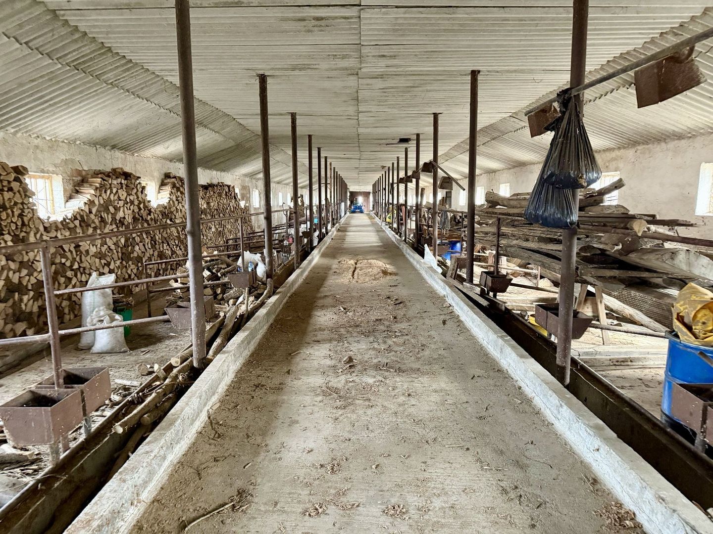 Pret redus Teren generos cu grajd nou in Varsand - Poză 2