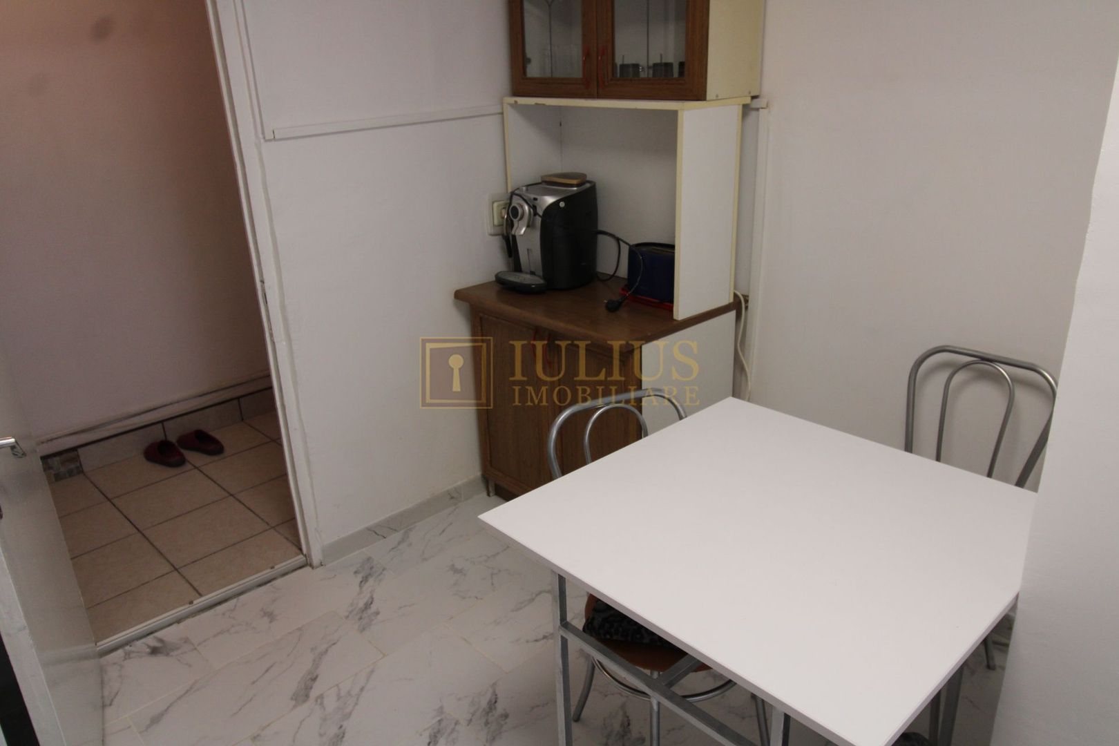 3 camere, situat in Complexul Studentesc, centrala proprie, familie, studenti - Poză 5