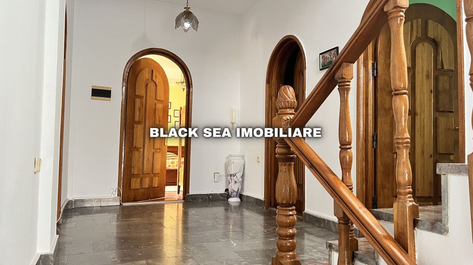 Vila 7 camere D+P+1+M - 2 Garaje - 50m de plaja - Zona centrala - Poză 3