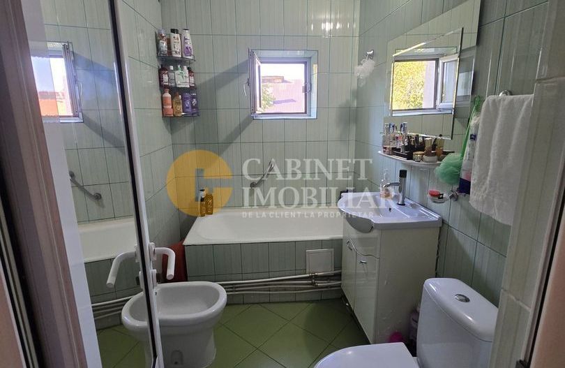 De vânzare apartament 3 camere – Tg Cucu - Poză 5