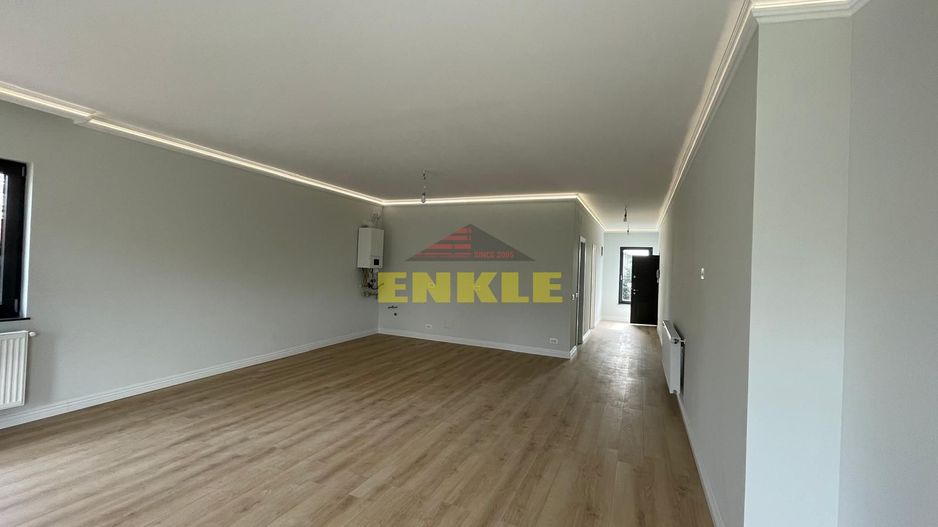 De închiriat: 2 spații comerciale moderne, 80 mp fiecare. - Poză 1