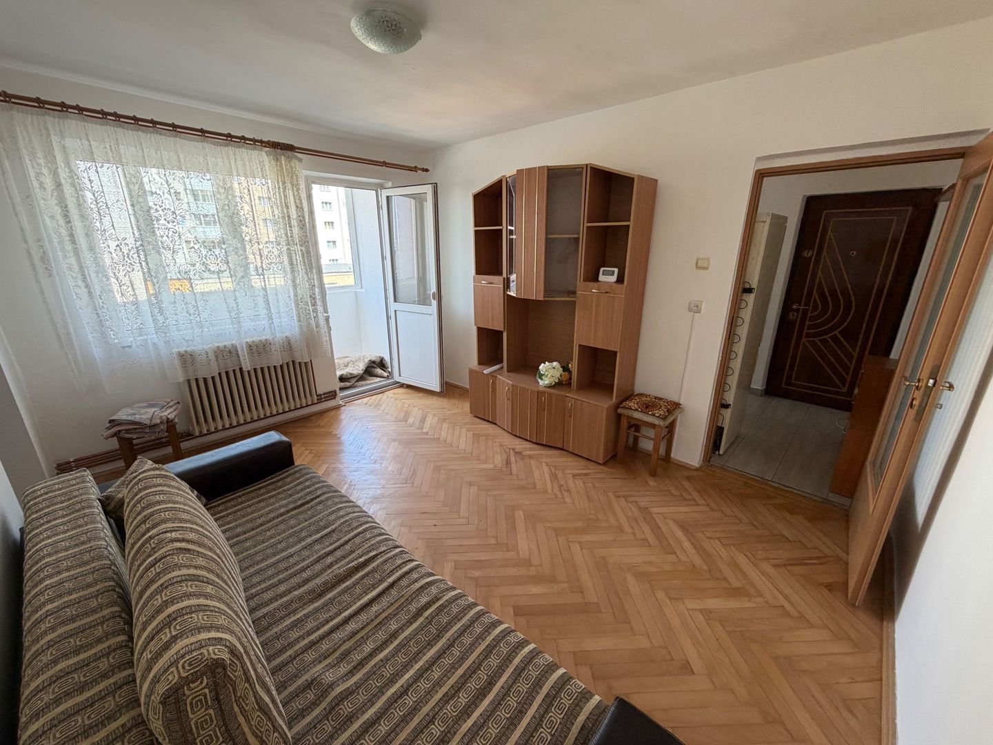 Apartament 3 camere de inchiriat, etaj 5 - zona Cetate - Poză 4