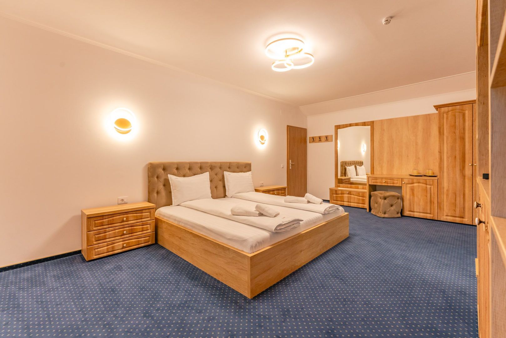 Pensiune Râșnov, 13 camere plus locuință proprietar, zonă Cetate - Poză 34